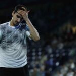 Lorenzo Sonego preoccupato durante un match