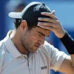 Matteo Berrettini con una mano sulla fronte