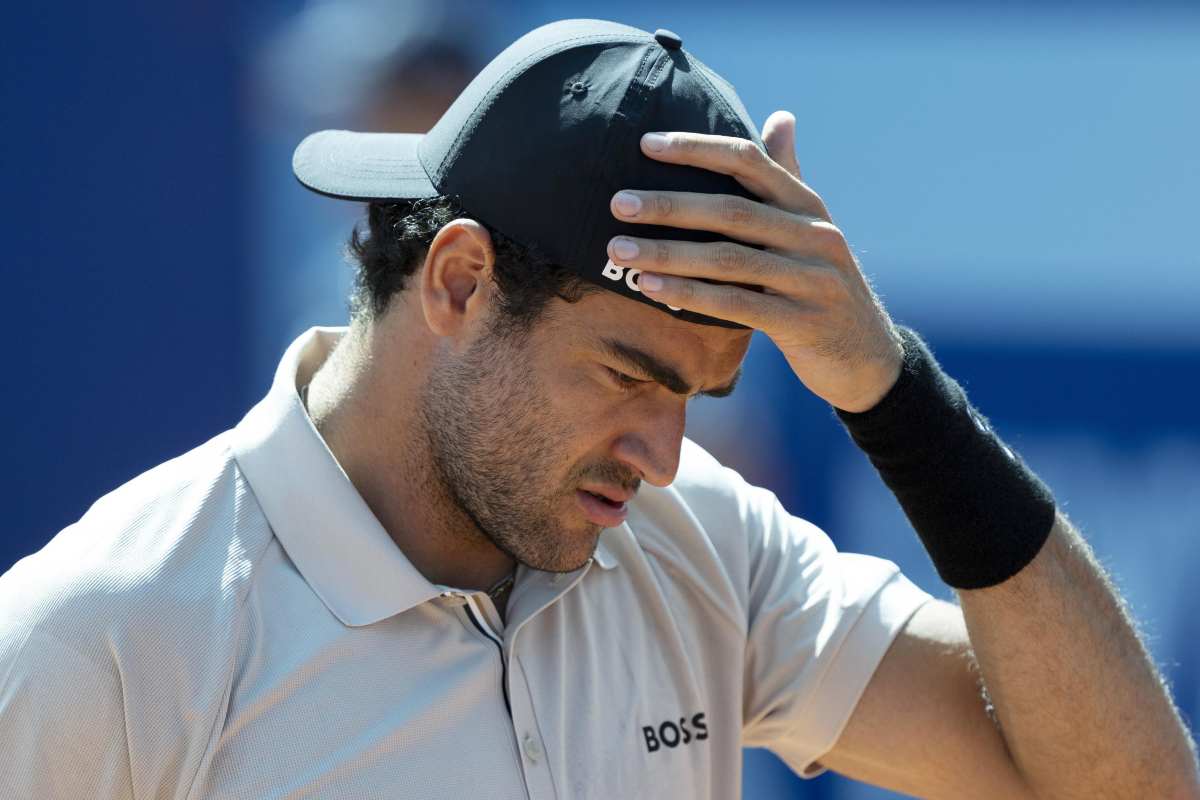 Matteo Berrettini con una mano sulla fronte