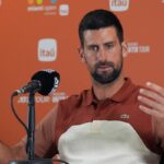 Il tennista serbo Novak Djokovic in conferenza stampa