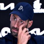 Novak Djokovic preoccupato in conferenza stampa