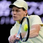 Jannik Sinner in azione agli Australian Open