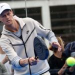 Sinner gioca a Padel