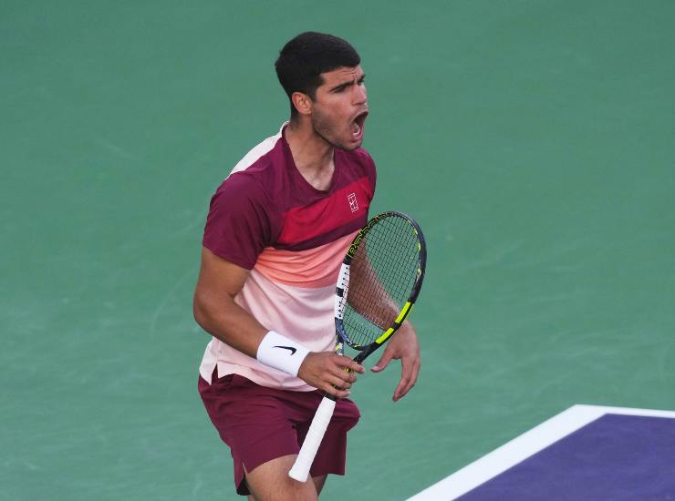 Il tennista spagnolo Carlos Alcaraz durante un match