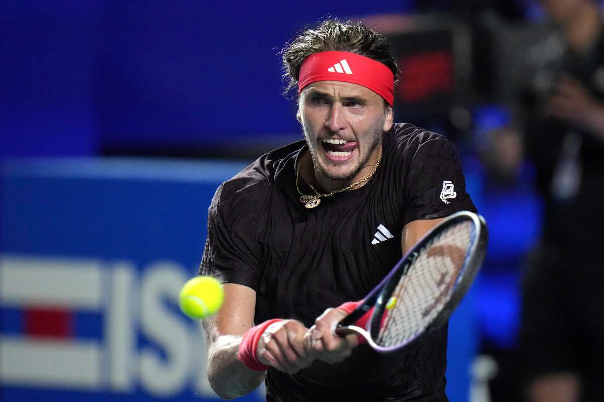 Il tennista tedesco Alexander Zvererv durante un incontro