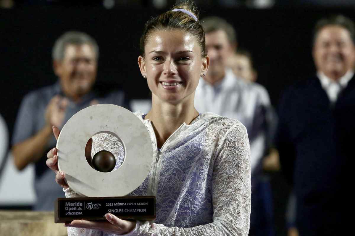Camila Giorgi con un trofeo vinto