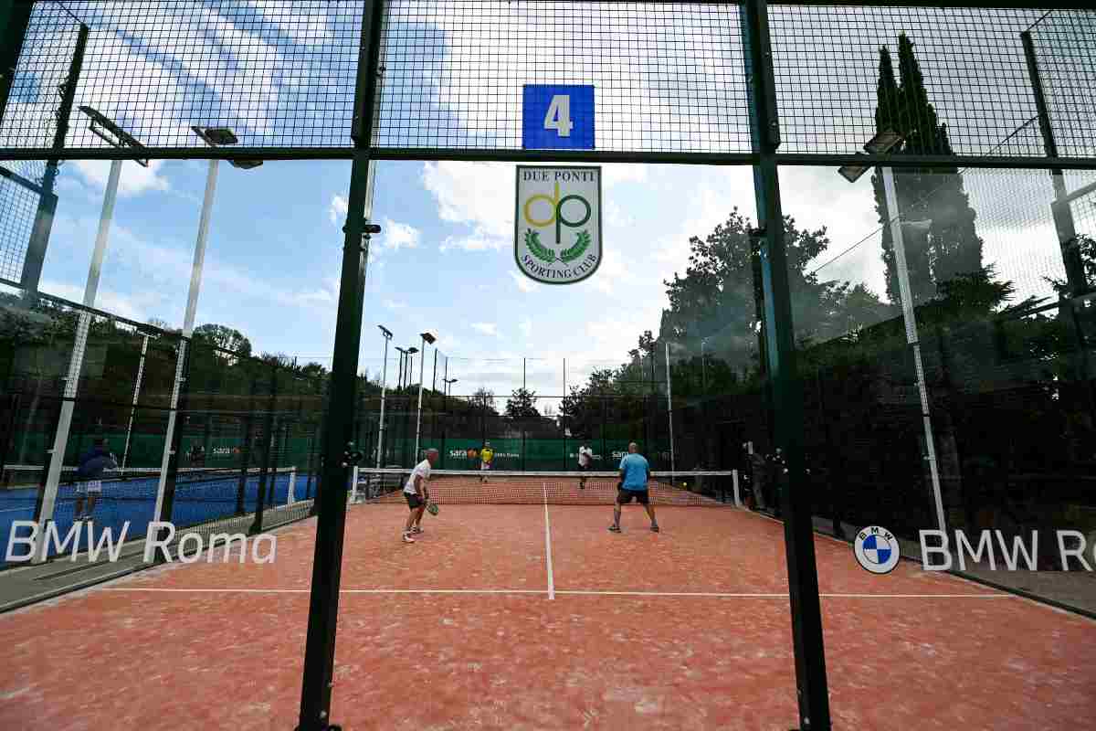 Una panoramica di un campo da Padel