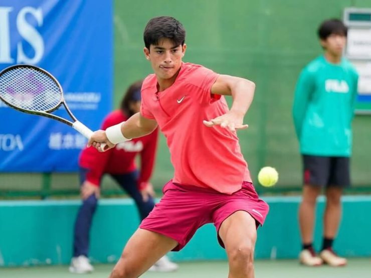 Federico Cinà si allena sui campi di Madrid
