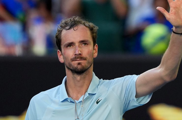Daniil Medvedev saluta il pubblico