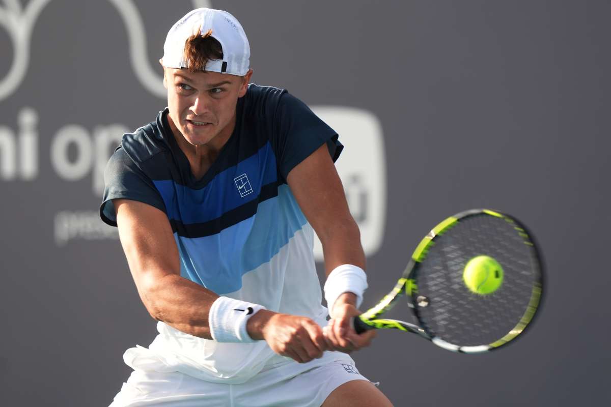 Il tennista danese Holger Rune durante un match