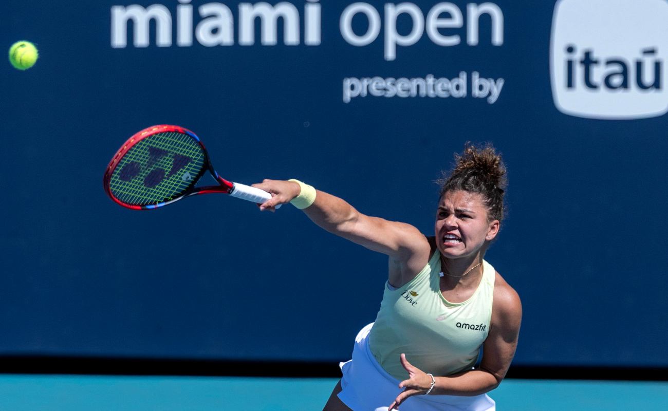 Jasmine Paolini in azione con il dritto a Miami