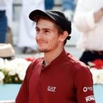 Matteo Arnaldi sorride dopo aver battuto Djokovic