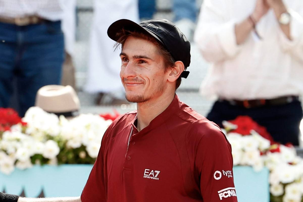 Matteo Arnaldi sorride dopo aver battuto Djokovic