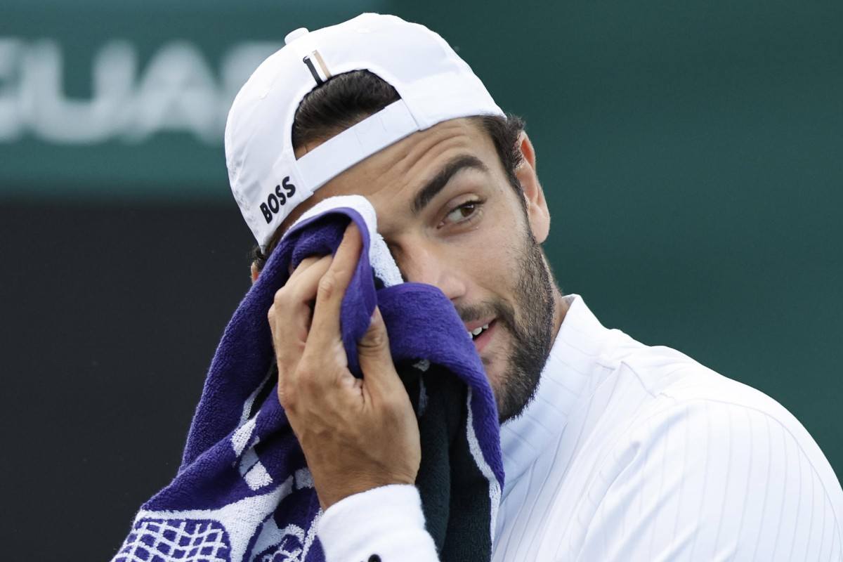 Matteo Berrettini affaticato durante un match