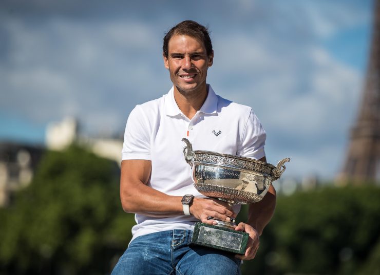 Rafa Nadal col trofeo a Parigi nel 2022