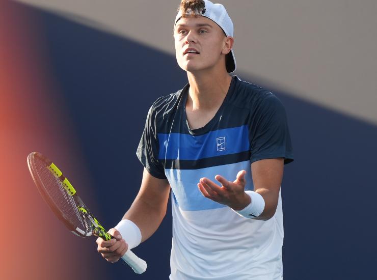 Il tennista danese Holger Rune durante un match