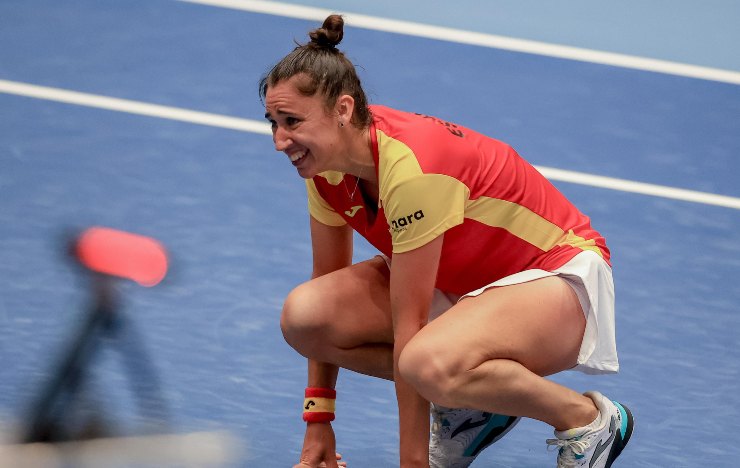 Sara Sorribes Tormo a terra durante un match