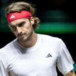 Stefanos Tsitsipas durante un match