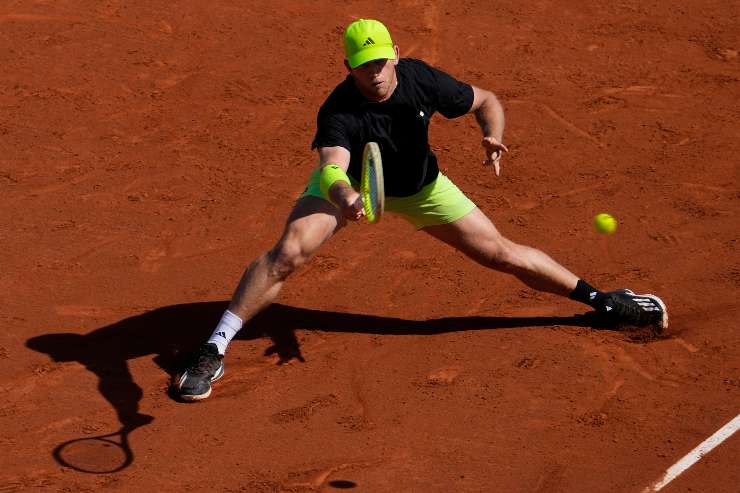 Davidovich Fokina in azione all'ATP di Barcellona