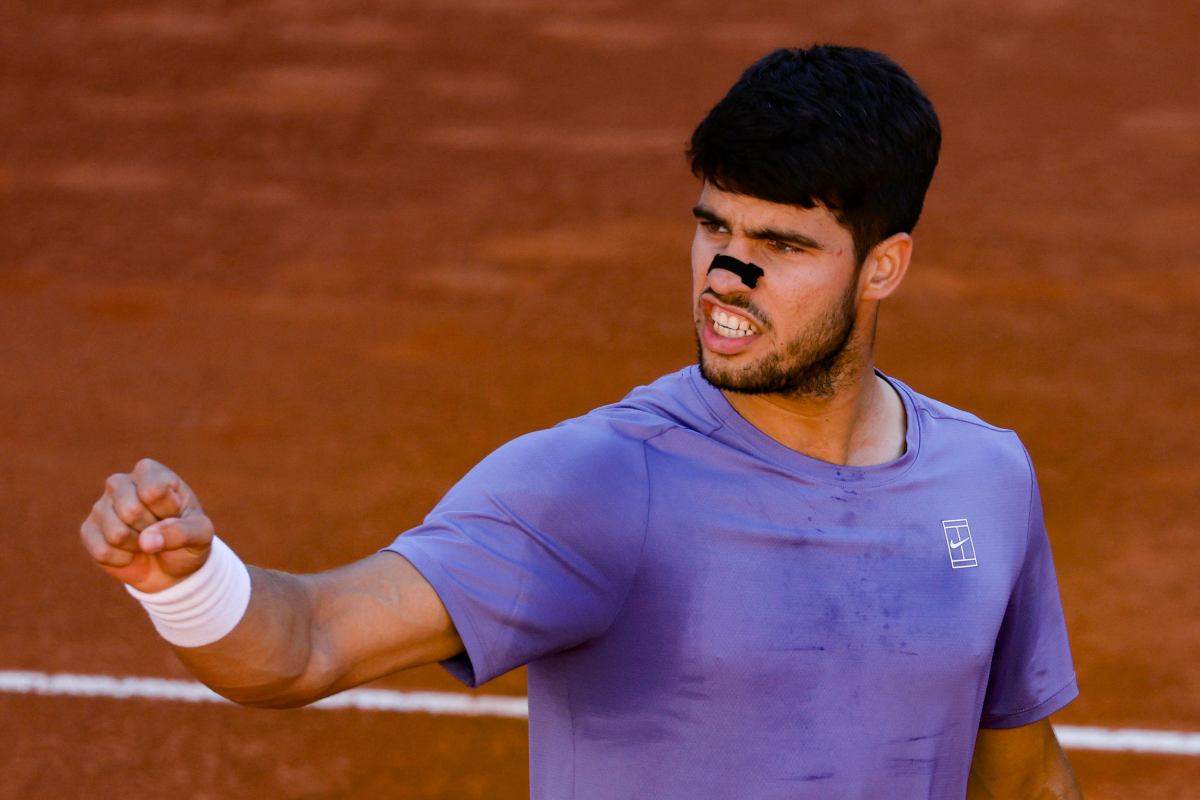 Alcaraz esulta dopo la vittoria a Roma