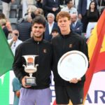Alcaraz e Sinner alla premiazione sul centrale di Roma
