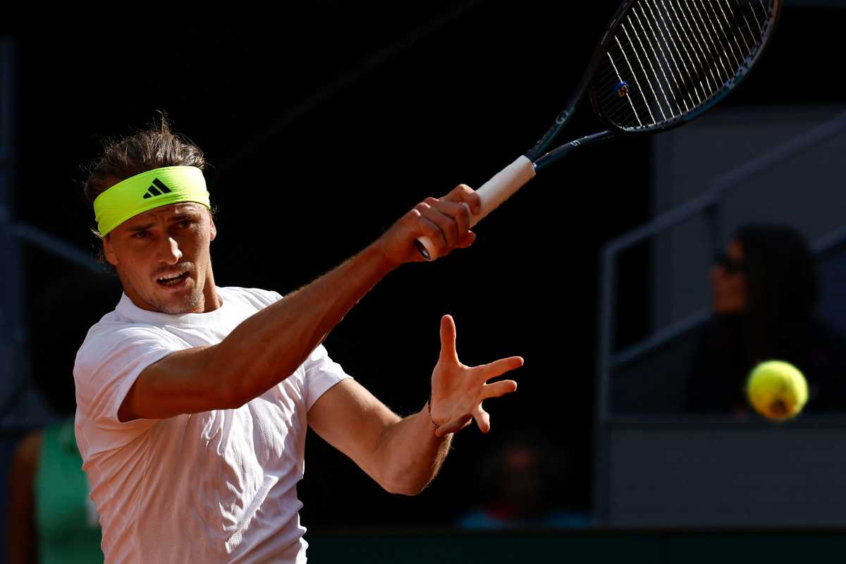 Alexander Zverev in azione col dritto a Madrid