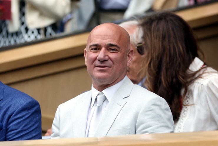 Andre Agassi seduto in tribuna