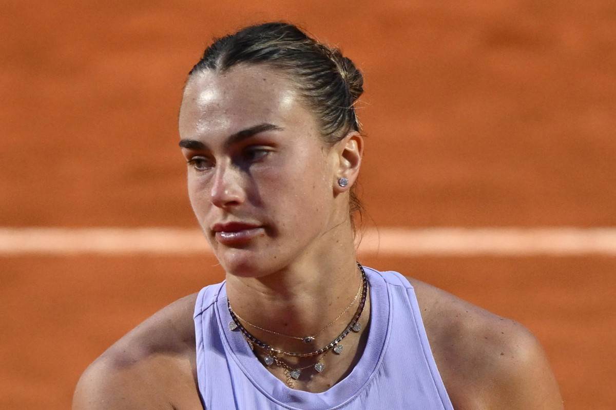 Aryna Sabalenka sconsolata al Foro Italico