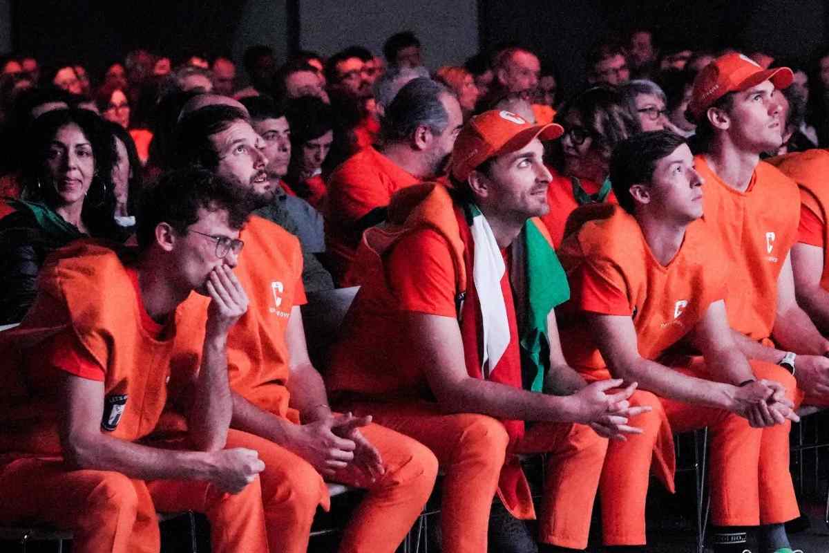 I Carota Boys durante un match di Jannik Sinner