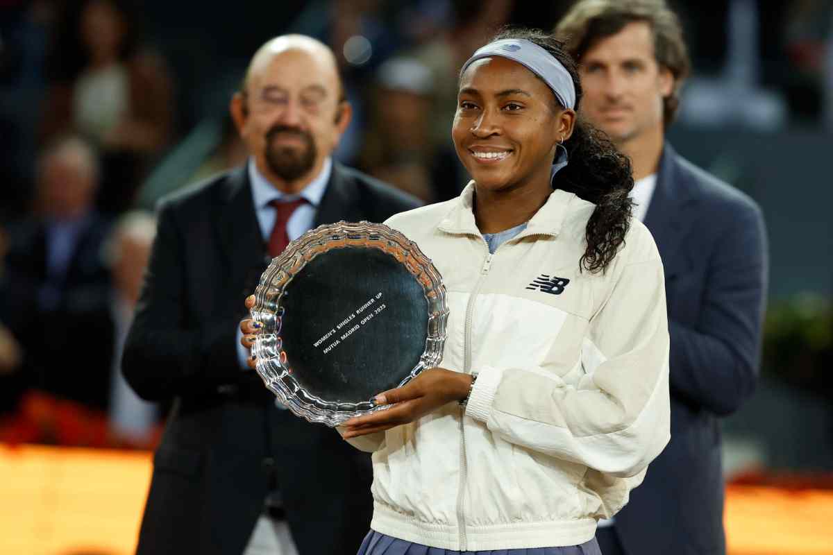 Coco Gauff con il trofeo vinto a Madrid