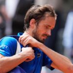 Daniil Medvedev lascia il campo deluso a Madrid