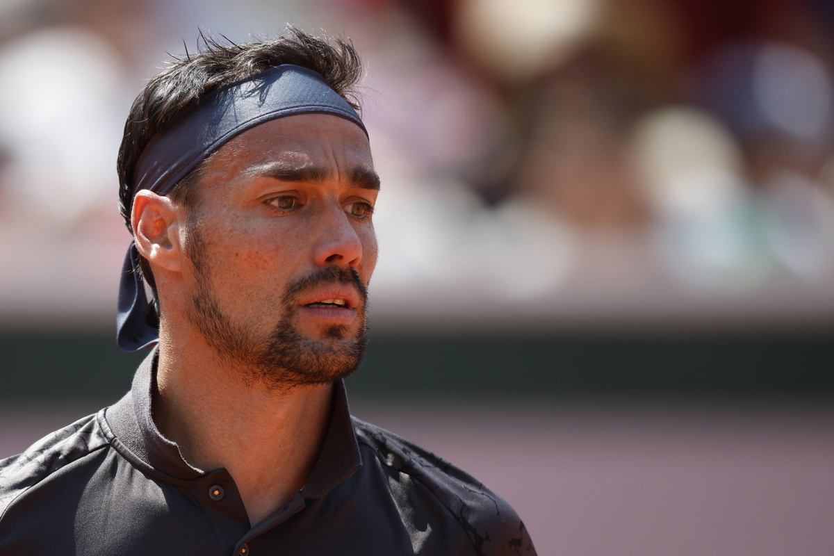 Primo piano di Fognini con lo sguardo basso dalla delusione