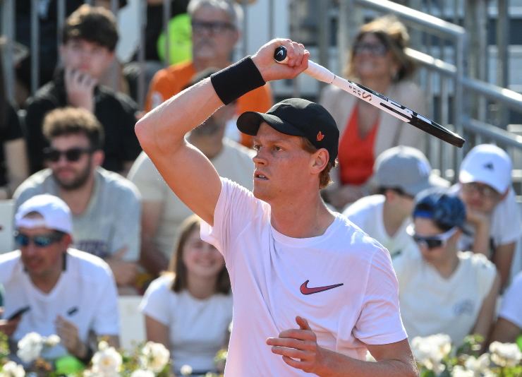 Jannik Sinner si allena al Foro Italico