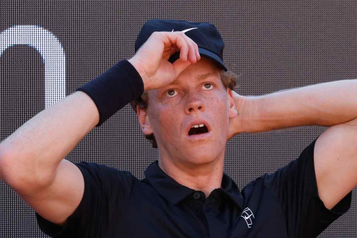 Jannik Sinner stremato dal caldo di Roma