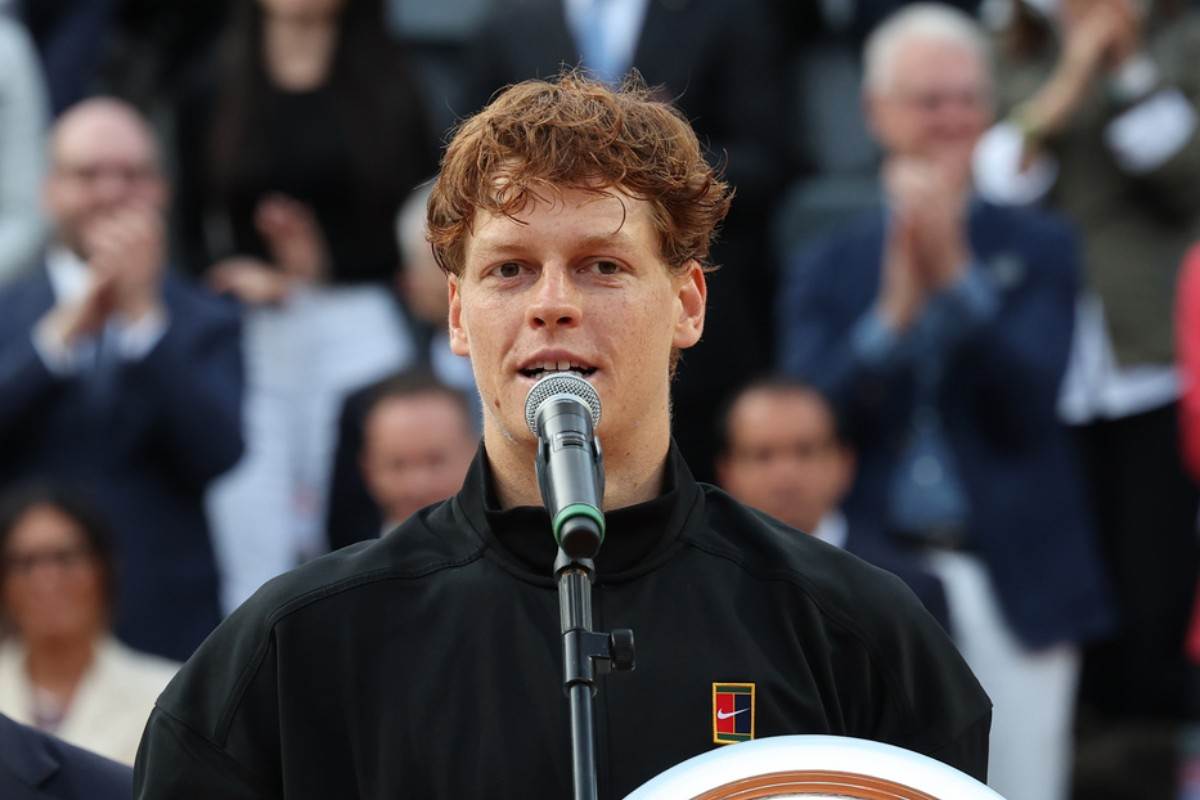 Jannik Sinner durante la premiazione della finale di Roma