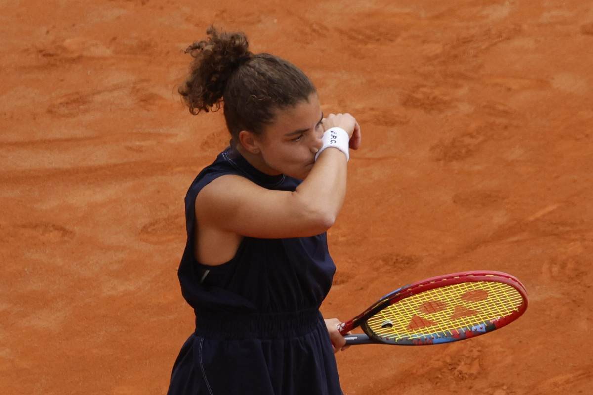 Jasmine Paolini affaticata dopo uno scambio