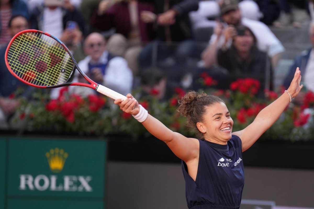 Jasmine Paolini esulta dopo la vittoria agli Internazionali di Roma