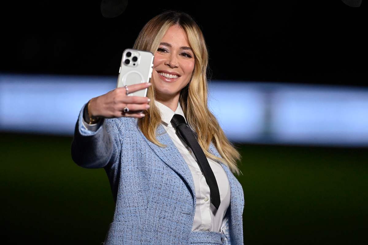 Diletta Leotta si fa un selfie in campo