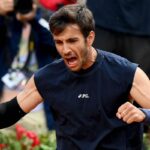 Lorenzo Musetti esulta dopo una vittoria a Roma