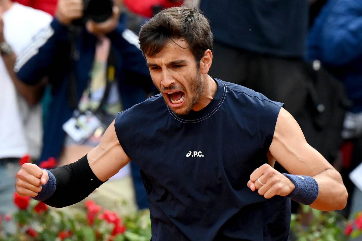 Lorenzo Musetti esulta dopo una vittoria a Roma