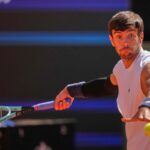 Il tennista carrarese Lorenzo Musetti nel match contro Alcaraz
