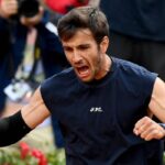 Lorenzo Musetti esulta dopo una vittoria al Foro Italico