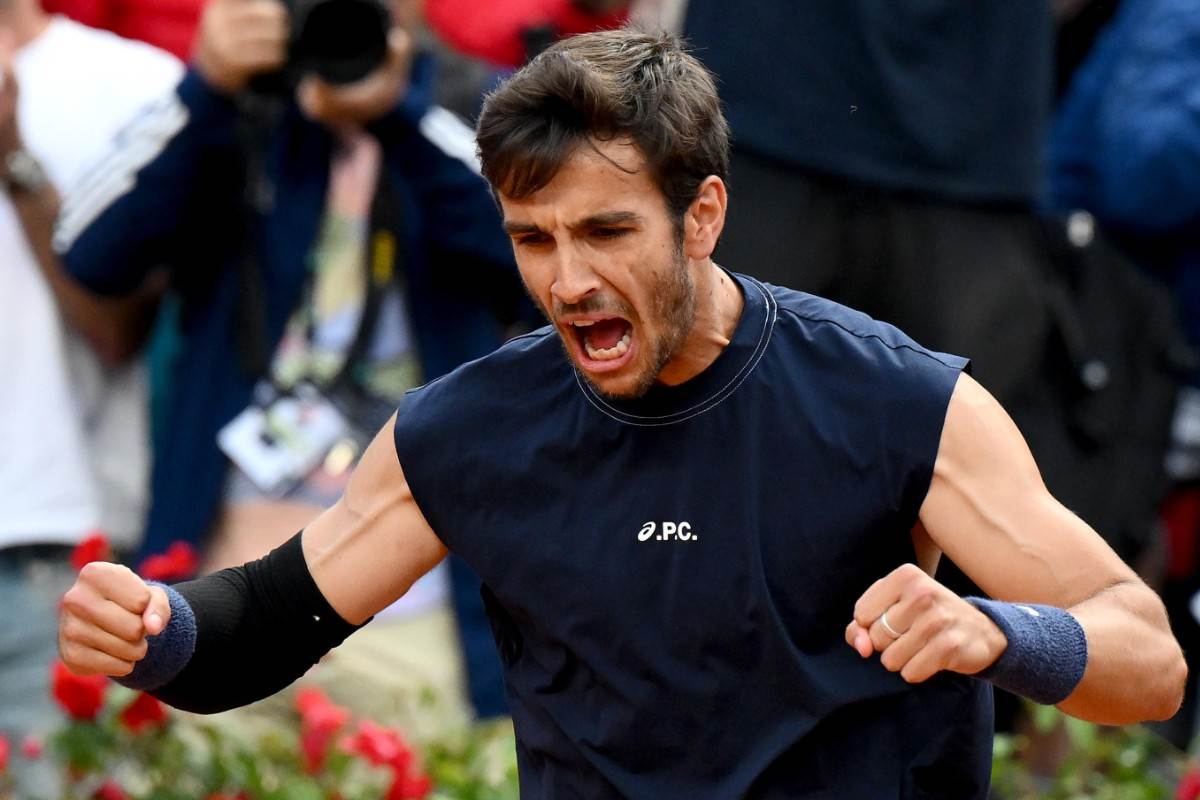 Lorenzo Musetti esulta dopo una vittoria al Foro Italico