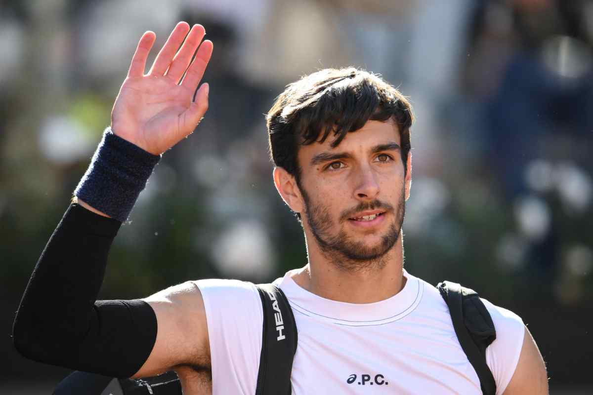 Musetti saluta il pubblico del Foro Italico