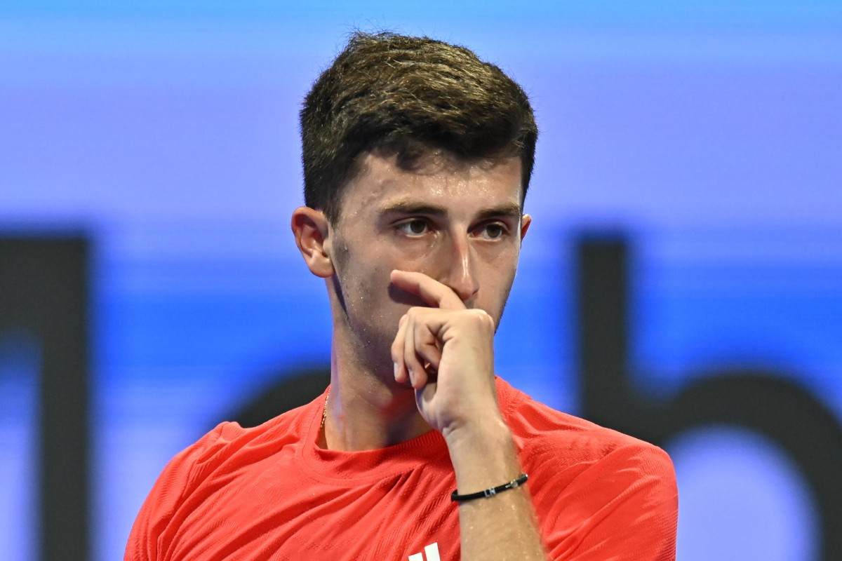 Luca Nardi pensieroso in campo