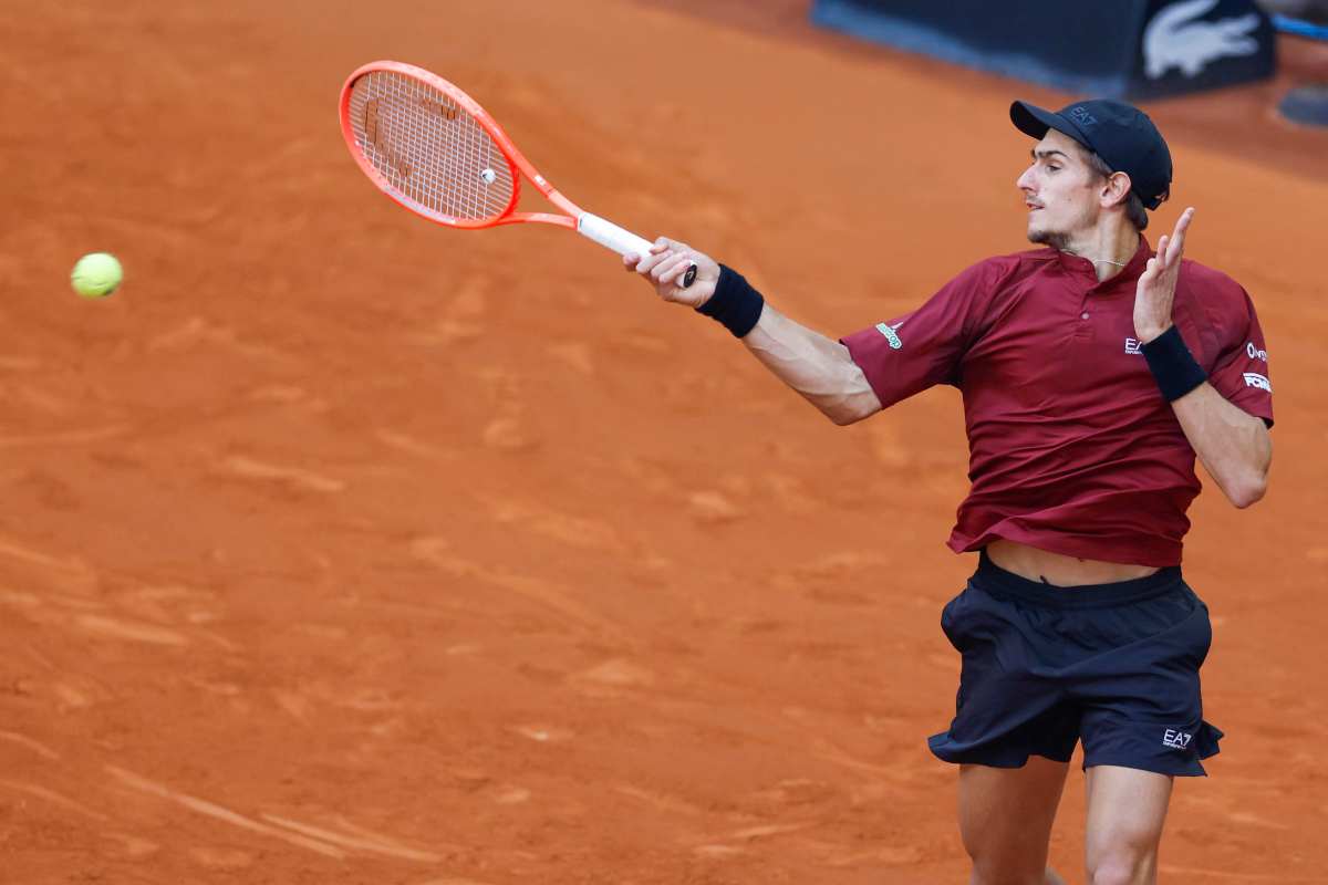 Matteo Arnaldi in azione col dritto a Madrid