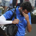 Matteo Berrettini esce dal campo in lacrime a Roma