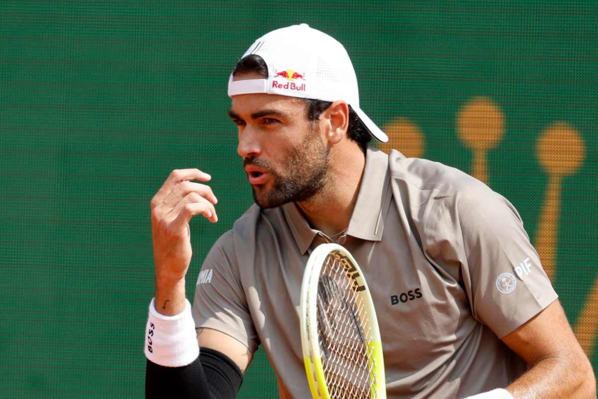 Matteo Berrettini si soffia sulle mani