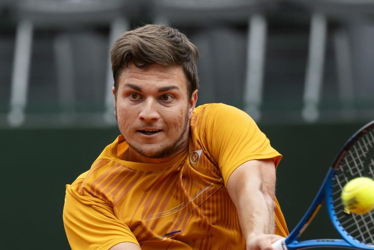 Miomir Kecmanovic in una fase di gioco a Parigi