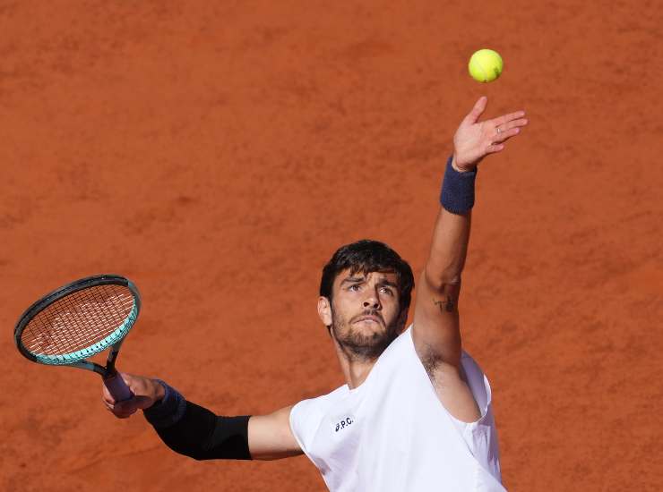 Il tennista carrarese Lorenzo Musetti nel match contro Alcaraz